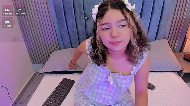 Snapshot of pretty_sunlight_ chatting on June 21, 11:51 pm pretty sunlight online show from June 21, 11:51 pm