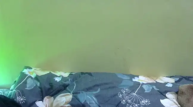 Snapshot of Tiny_lusty chatting on December 17, 10:54 pm Tiny lusty online show from December 17, 10:54 pm