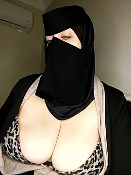 Snapshot of -Arab_milf- chatting on December 7, 8:33 am -Arab milf- online show from December 7, 8:33 am