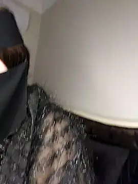 Snapshot of -Arab_milf- chatting on December 26, 8:18 am -Arab milf- online show from December 26, 8:18 am