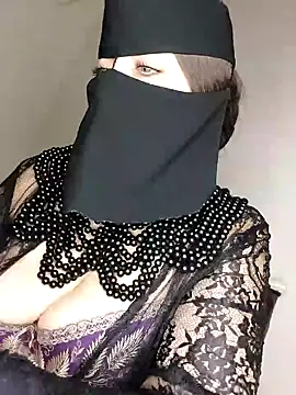 Snapshot of -Arab_milf- chatting on January 13, 6:38 am -Arab milf- online show from January 13, 6:38 am