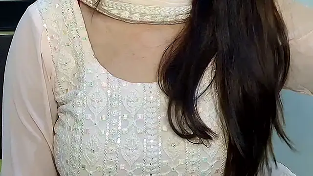 Snapshot of MIss-Naina chatting on September 29, 10:53 am MIss-Naina online show from September 29, 10:53 am