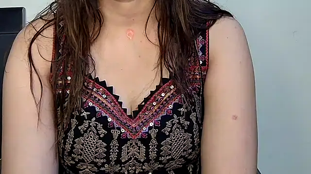 Snapshot of MIss-Naina chatting on November 1, 8:05 am MIss-Naina online show from November 1, 8:05 am