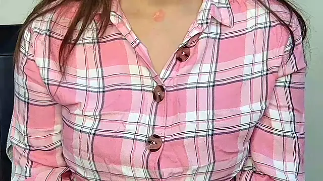 Snapshot of MIss-Naina chatting on November 21, 8:02 am MIss-Naina online show from November 21, 8:02 am