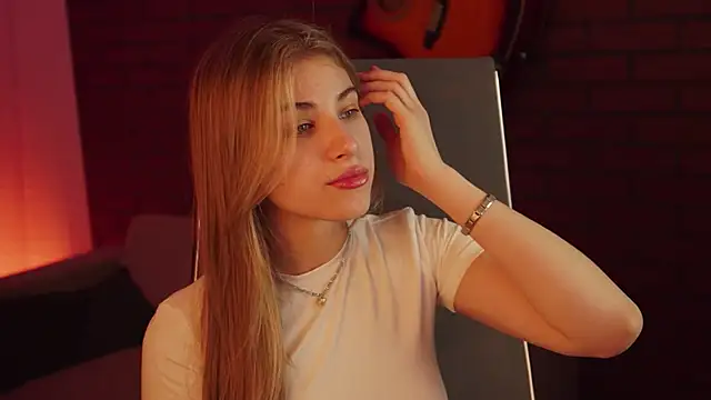 EllieCutes online show from March 15, 5:52 am