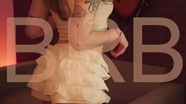 EllieCutes online show from February 8, 8:18 am