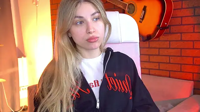 EllieCutes online show from April 25, 9:12 am