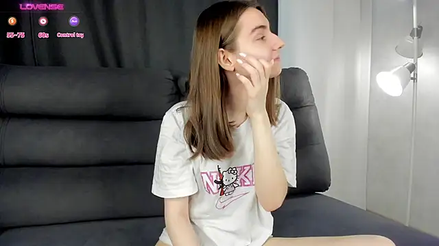 Snapshot of MeghanElson chatting on March 21, 11:33 am MeghanElson online show from March 21, 11:33 am