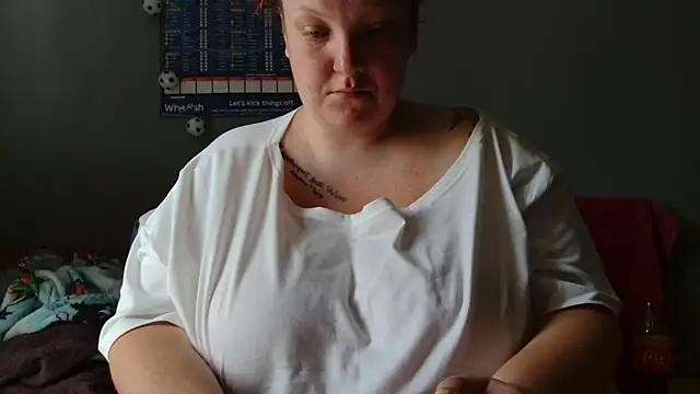 Snapshot of busty-bella1 chatting on June 25, 9:36 am busty-bella1 online show from June 25, 9:36 am