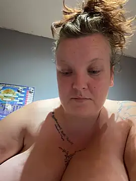 Snapshot of busty-bella1 chatting on July 22, 9:50 pm busty-bella1 online show from July 22, 9:50 pm