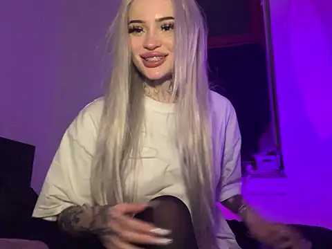 Snapshot of madelinexx chatting on February 7, 7:06 pm madelinexx online show from February 7, 7:06 pm