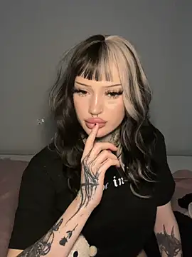 Snapshot of madelinexx chatting on November 3, 11:22 am madelinexx online show from November 3, 11:22 am