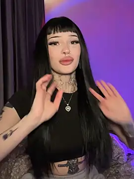 Snapshot of madelinexx chatting on December 4, 3:43 pm madelinexx online show from December 4, 3:43 pm