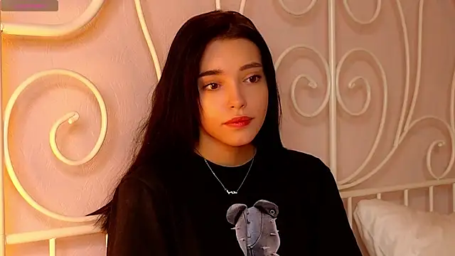 WildaBendell online show from February 12, 1:37 pm