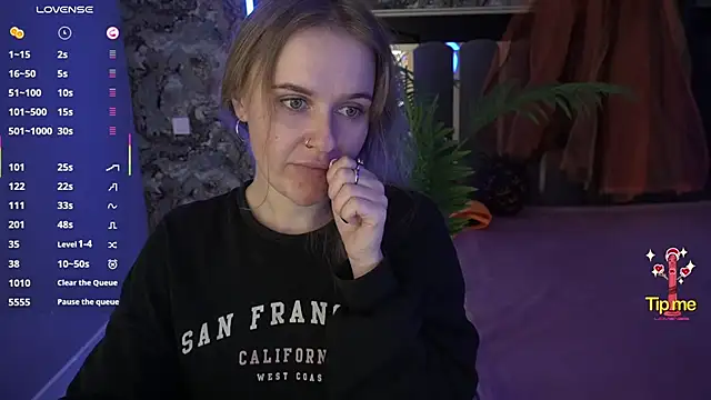 Snapshot of MaribelRiverr_ chatting on October 31, 6:47 am MaribelRiverr online show from October 31, 6:47 am