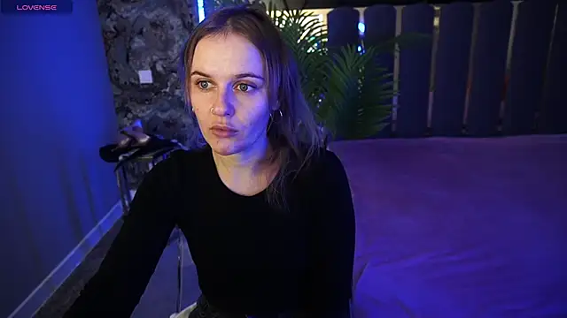 Snapshot of MaribelRiverr_ chatting on November 3, 6:36 am MaribelRiverr online show from November 3, 6:36 am