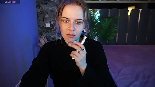 Snapshot of MaribelRiverr_ chatting on November 4, 6:34 am MaribelRiverr online show from November 4, 6:34 am