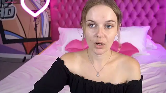 Snapshot of MaribelRiverr_ chatting on July 7, 5:43 am MaribelRiverr online show from July 7, 5:43 am