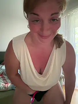 Snapshot of Lombada chatting on May 4, 3:52 pm Lombada online show from May 4, 3:52 pm