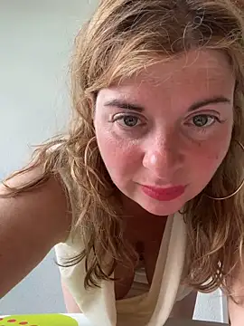 Snapshot of Lombada chatting on May 14, 8:32 am Lombada online show from May 14, 8:32 am