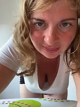Snapshot of Lombada chatting on May 25, 8:53 am Lombada online show from May 25, 8:53 am