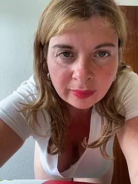 Snapshot of Lombada chatting on June 8, 9:42 am Lombada online show from June 8, 9:42 am