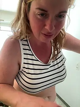 Snapshot of Lombada chatting on June 20, 11:46 am Lombada online show from June 20, 11:46 am