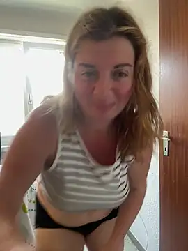 Snapshot of Lombada chatting on June 21, 8:39 am Lombada online show from June 21, 8:39 am