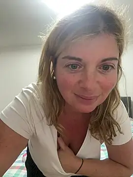 Snapshot of Lombada chatting on June 24, 3:27 am Lombada online show from June 24, 3:27 am