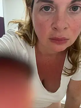 Snapshot of Lombada chatting on June 26, 9:52 pm Lombada online show from June 26, 9:52 pm