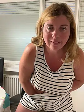Snapshot of Lombada chatting on July 5, 7:43 pm Lombada online show from July 5, 7:43 pm