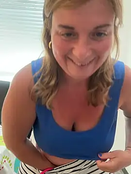 Snapshot of Lombada chatting on July 27, 12:56 pm Lombada online show from July 27, 12:56 pm