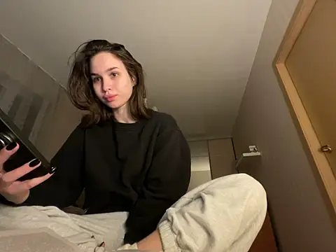 Snapshot of Roxie_Mils chatting on November 9, 9:13 pm Roxie Mils online show from November 9, 9:13 pm