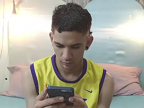 Snapshot of tylor_boy chatting on December 5, 8:49 pm tylor boy online show from December 5, 8:49 pm