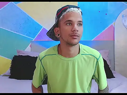 Snapshot of tylor_boy chatting on March 2, 6:59 pm tylor boy online show from March 2, 6:59 pm