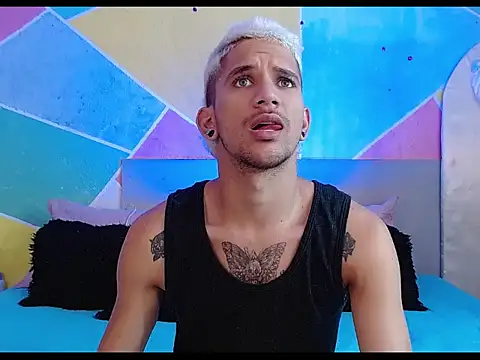 Snapshot of tylor_boy chatting on March 4, 7:42 pm tylor boy online show from March 4, 7:42 pm