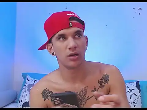 Snapshot of tylor_boy chatting on April 7, 9:48 pm tylor boy online show from April 7, 9:48 pm