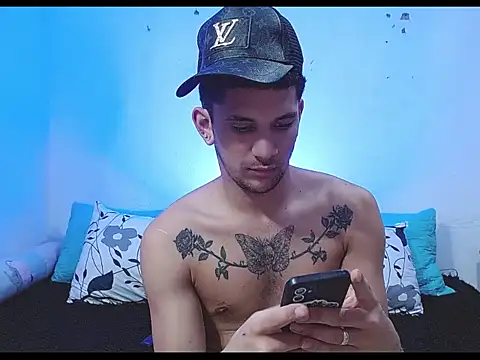 Snapshot of tylor_boy chatting on April 17, 9:29 pm tylor boy online show from April 17, 9:29 pm
