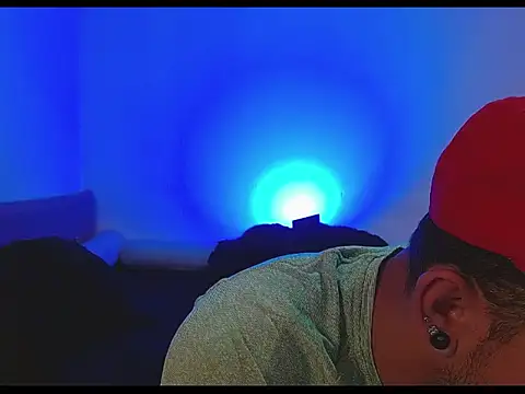 Snapshot of tylor_boy chatting on May 14, 3:13 am tylor boy online show from May 14, 3:13 am
