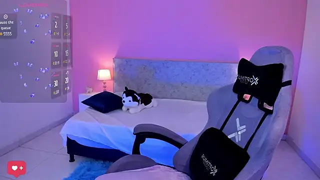 Snapshot of LunaRose5 chatting on February 8, 3:52 am LunaRose5 online show from February 8, 3:52 am