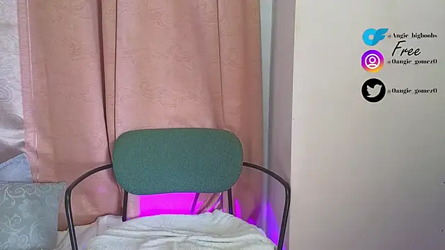 Snapshot of angie_bigboobs_ chatting on December 2, 4:20 pm angie bigboobs online show from December 2, 4:20 pm