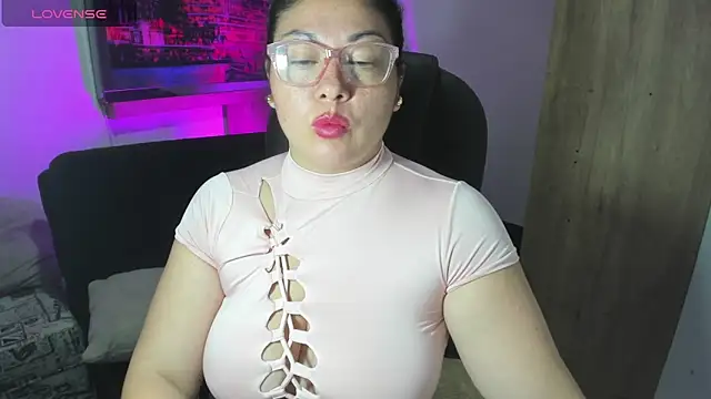 Snapshot of jessicarabbit_1 chatting on May 15, 11:45 pm jessicarabbit 1 online show from May 15, 11:45 pm