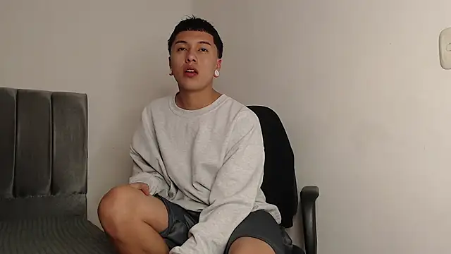 alex-lover online show from March 18, 1:00 am