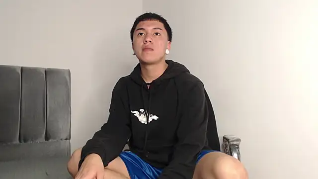 alex-lover online show from October 9, 1:25 am