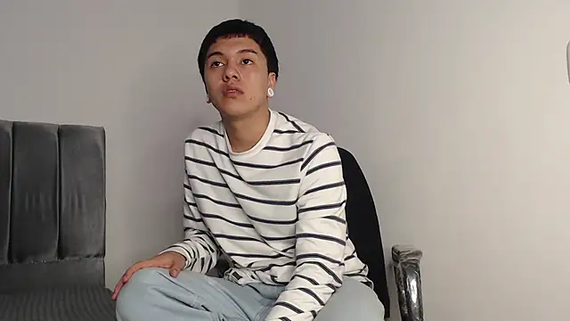 alex-lover online show from November 18, 1:44 am