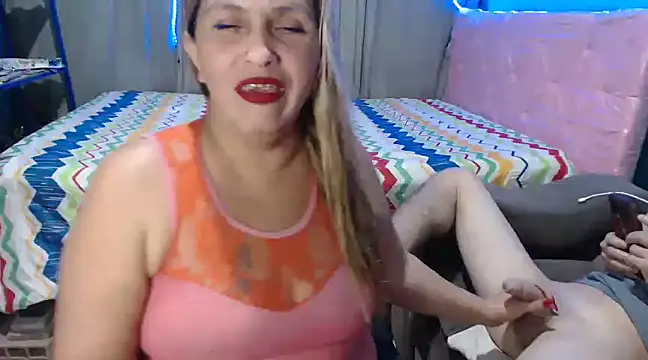 Snapshot of mom_son_dirty chatting on February 16, 10:10 pm mom son dirty online show from February 16, 10:10 pm