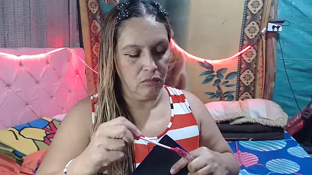 Snapshot of mom_son_dirty chatting on November 19, 10:32 pm mom son dirty online show from November 19, 10:32 pm