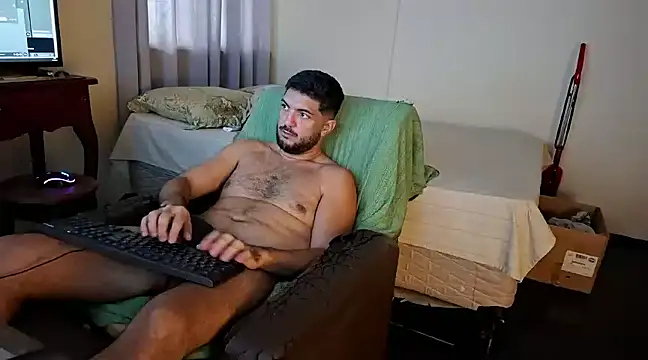 Snapshot of LUH133 chatting on December 17, 5:47 pm LUH133 online show from December 17, 5:47 pm