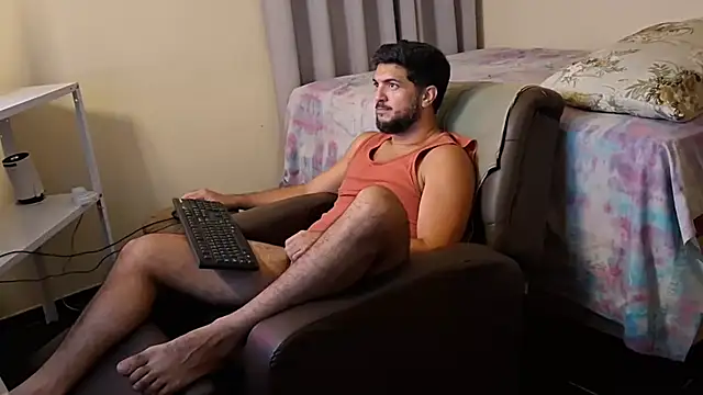 Snapshot of LUH133 chatting on November 27, 2:02 am LUH133 online show from November 27, 2:02 am