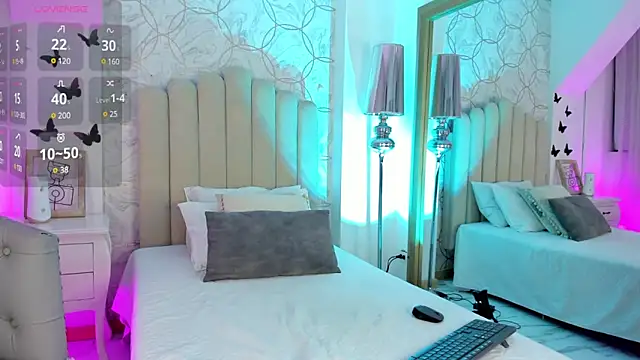 Snapshot of PollyGrey_ chatting on December 24, 3:49 am PollyGrey online show from December 24, 3:49 am
